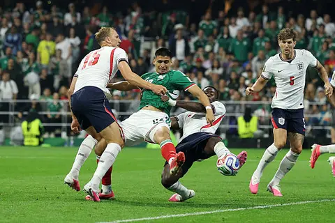 ليلة حزينة لأصحاب الأرض.. منتخب المكسيك يودع كأس العالم بالخسارة أمام إنجلترا